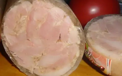 Kiełbasa drobiowa parzona - smaczne przepisy i wartości odżywcze