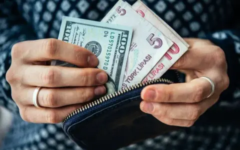 Ile zarabiają Turcy w hotelach? Zaskakujące różnice w pensjach