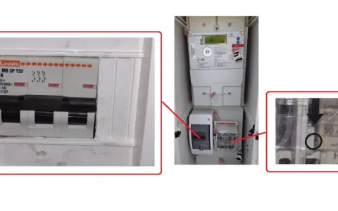 Zabezpieczenie przedlicznikowe to wyłącznik nadprądowy Lovato 32A oraz licznik energii elektrycznej. Widoczny jest też bezpiecznik 50A.