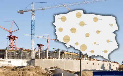 Budowa wielkiej inwestycji, na tle której widnieje mapa Polski z zaznaczonymi regionami, sugeruje ukryte przyczyny bankructwa znanej firmy deweloperskiej z dużym bankiem ziemi.