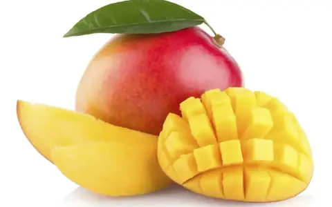Soczysty mango z liściem, pokrojony w kostkę i plastry. Odkryj bogactwo mango składniki odżywcze.