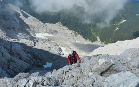 Zugspitze: Ihr Weg auf Deutschlands höchsten Berg Guide 2025
