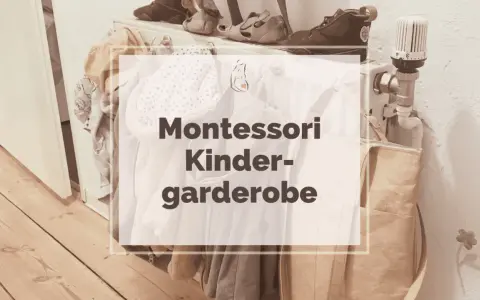 Eine Montessori Kindergarderobe selber bauen ist einfach! Hier siehst du eine selbstgemachte Garderobe mit Kleidung und Schuhen für Kinder.