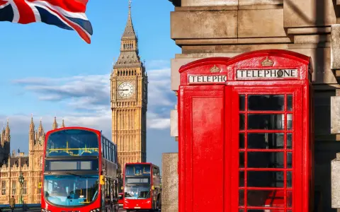 Londyn: czerwone budki telefoniczne, piętrowe autobusy i Big Ben. Idealna pogoda w Anglii, by zwiedzać!