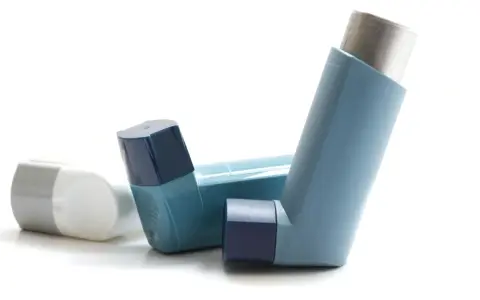 Inhalatoren, die bei COPD-Cortison-Dauertherapie eingesetzt werden.