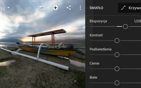 Żółta łódź na plaży o zachodzie słońca, edycja pliku raw, ekspozycja 1,55EV.