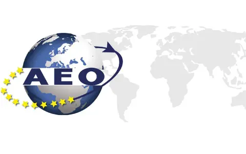 AEO - co to? Kula ziemska z flagą UE i strzałką symbolizującą globalny handel.