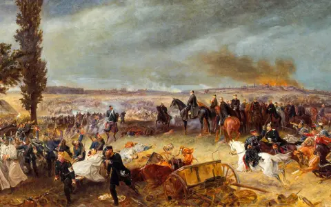Schlachtfeld mit Soldaten und Verwundeten. Im Hintergrund brennende Stadt. Ein Bild der Einigungskriege Bismarcks.