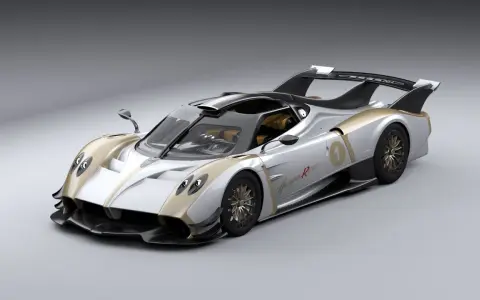 Silber-goldener Pagani Huayra R mit Nummer 1 auf der Seite, bereit für die Rennstrecke.