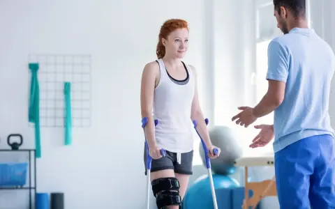 Rehabilitacja dzienna ile trwa? Odkryj, co wpływa na czas terapii