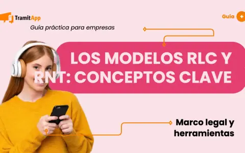 Chica con auriculares y móvil, aprendiendo sobre los modelos RLC y RNT. Guía práctica para empresas.
