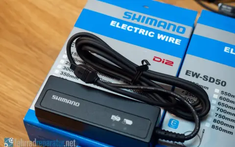 Shimano Di2 E-Tube Kabel und Ladegerät. Perfekt für die elektrische Schaltung.