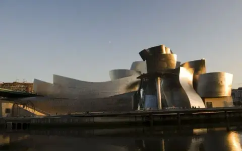 Muzeum sztuki nowoczesnej w Bilbao – historia, architektura i wystawy