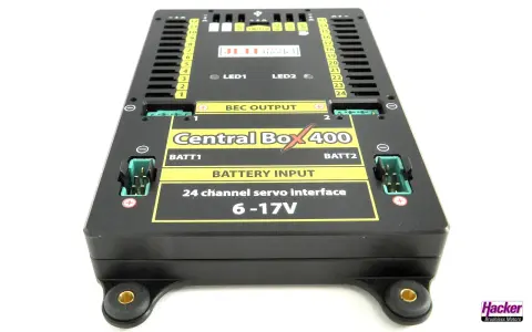 Jeti Central Box 400 mit 24-Kanal-Servoschnittstelle für 6-17V. Ideal für Modellbauer, die eine zentrale Steuereinheit suchen.
