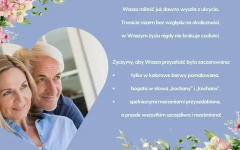 Para świętuje 35 rocznicę ślubu. Uśmiechnięci, patrzą w przyszłość, otoczeni kwiatami.