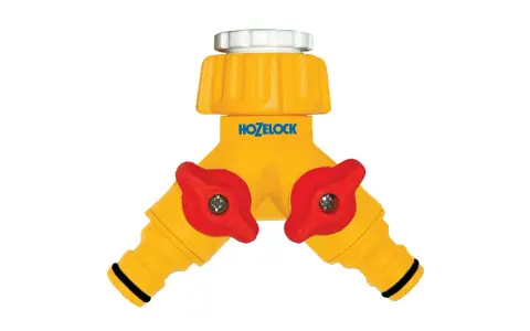 Un raccord rapide double femelle jaune avec deux robinets rouges pour diviser le débit d'eau.