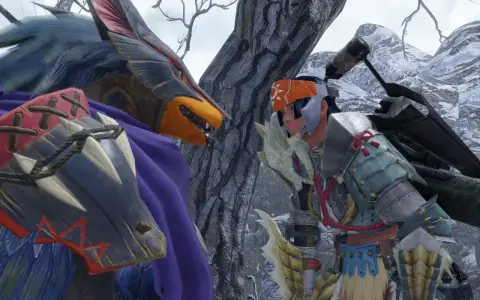 Un cazador de Monster Hunter Online se enfrenta a una criatura con armadura y capa morada en un paisaje nevado.