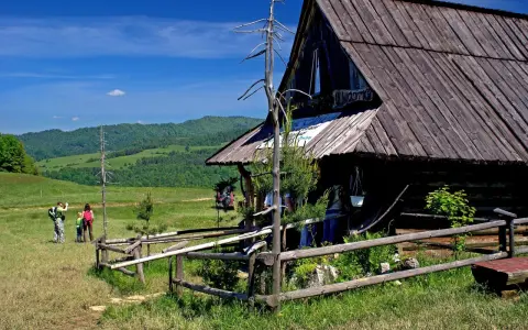 Bacówka pod Trójgarbem - historia, kontrowersje i przyszłość schroniska
