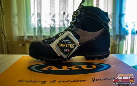 Nowe, solidne aku buty trekkingowe z membraną Gore-Tex, gotowe na każdą wyprawę.