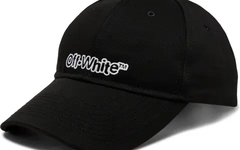 Czarna czapka z daszkiem z białym, wyhaftowanym logo "Off-White".