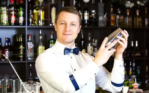 Ile zarabia barman w Gdańsku? Zaskakujące fakty o wynagrodzeniach