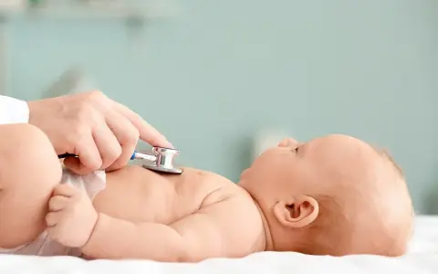 Zachłystowe zapalenie płuc u niemowlaka objawy, które mogą zaskoczyć rodziców