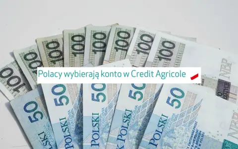 Pieniądze, banknoty 100 i 50 zł, symbolizujące promocję Credit Agricole 500 zł.