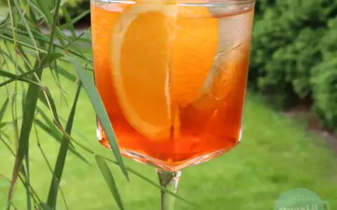 Aperol Spritz – przepis 3-2-1. Zaskocz gości!
