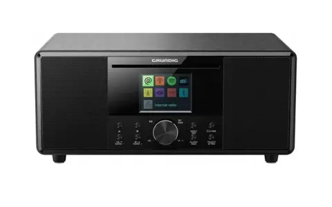 Czarny, nowoczesny Grundig z kolorowym wyświetlaczem, oferujący najlepsze radio internetowe.