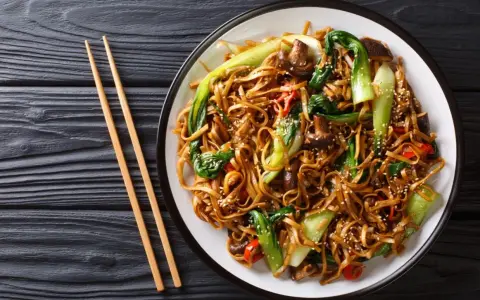 Pad Thai: Zdrowy wybór czy kaloryczna pułapka? Sprawdź!