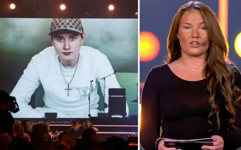 Alexandra Torgrip på scen, med en bild på en ung man i keps på storbildsskärmen bakom.