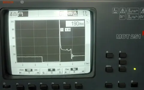 Wykres z MOT 251 pokazuje przebieg napięcia, jak sprawdzić cewkę zapłonową multimetrem. 190/min.