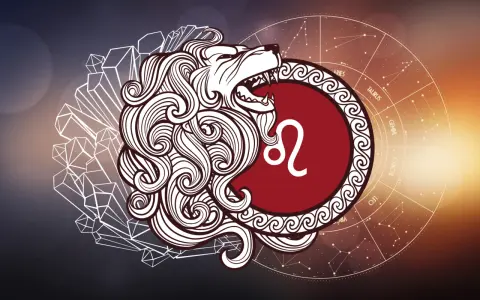 Stylizowany lew, symbol znaku zodiaku Lew, z jego datą urodzenia. W tle koło zodiaku i kryształy.