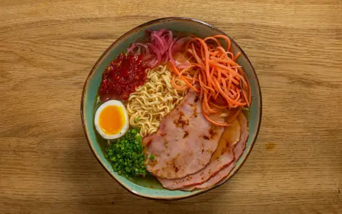 Jak zrobić ramen z zupki chińskiej? Ulepsz go w 15 min!