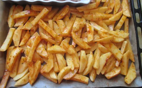 Ile piec frytki w piekarniku? Sekrety chrupkości i idealnego smaku