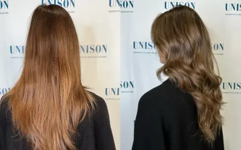 Zwei braunhaarige Frauen, eine mit glattem, die andere mit welligem Haar, vor einem Hintergrund mit dem Logo "UNISON HAIRSTYLE AND EDUCATION".