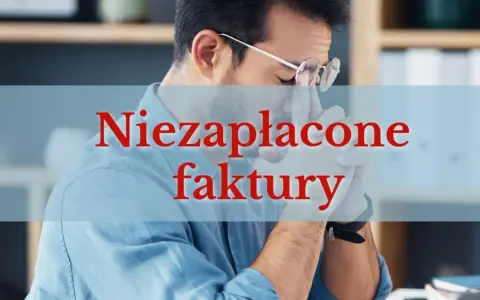 Zmartwiony mężczyzna z okularami, nad którym widnieje napis "Niezapłacone faktury". Może to symbolizować sprawę w sądzie o niezapłacone faktury.