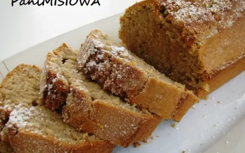 PaniMisiowa poleca babkę Earl Grey, pokrojoną na plastry i posypaną cukrem pudrem. Idealna na podwieczorek.