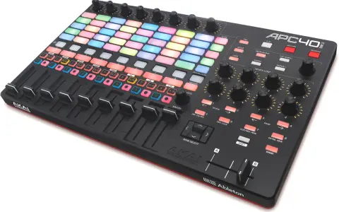Contrôleur MIDI Akai APC40 MKII avec pads lumineux, faders et potentiomètres, prêt pour le daw def.