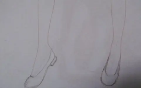 Szkic butów od przodu. Proste linie pokazują, jak narysować buty od przodu, tworząc elegancki kształt.