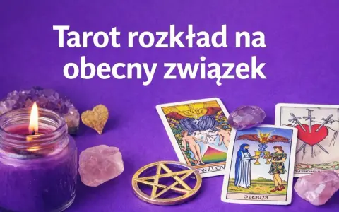 Tarot rozkład na obecny związek. Świeca, kryształy i karty tarota, w tym Trzy Miecze, tworzą mistyczną atmosferę.