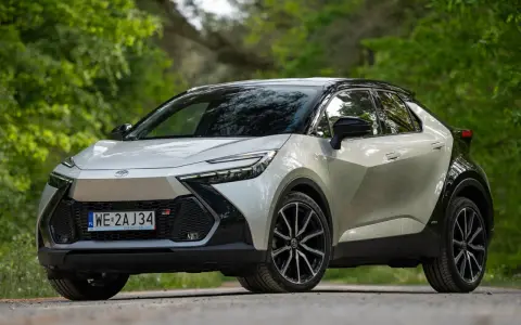 Nowe Toyota C-HR GR Sport. Czy warto? Sprawdź opinie i recenzje tego stylowego crossovera.