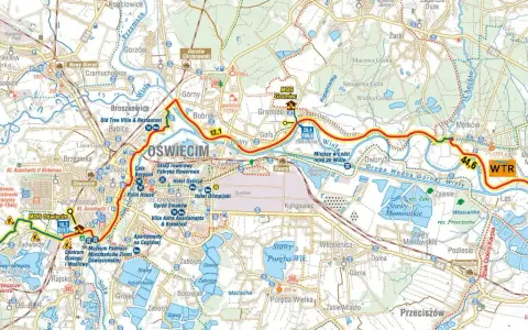 Mapa drogowa Małopolski z zaznaczonymi atrakcjami turystycznymi, miastami i drogami wodnymi.