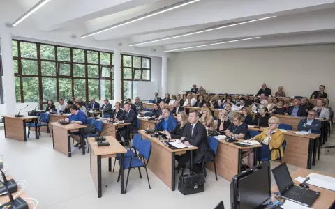 Dieta przewodniczącego rady osiedla: 100 zł czy 2400 zł? Sprawdź!
