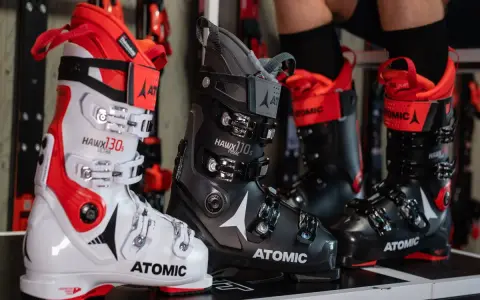 Buty narciarskie: Jak dobrać idealne? Rozmiar, flex, bootfitting.