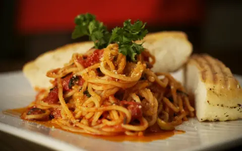 Spaghetti z suszonymi pomidorami: Szybki przepis i sekrety smaku