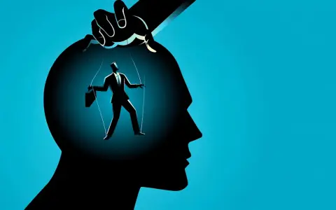 Silhouette di un uomo d'affari marionetta, mosso da fili da una mano, simboleggia la manipolazione mentale.
