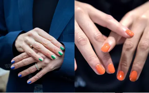 Manicure bicolore con blu e verde, e unghie arancioni vivaci: idee per il colore unghie estate.