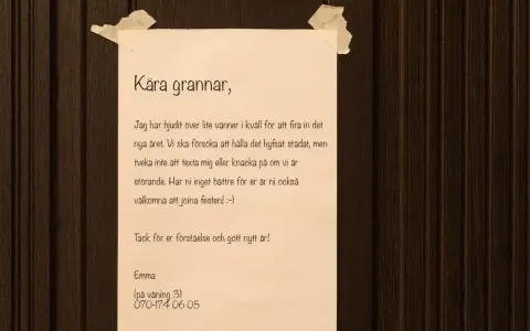 Inbjudan till grannarna om en trevlig tema nyårsfest. Emma ber om förståelse för eventuellt oväsen och välkomnar dem att joina.