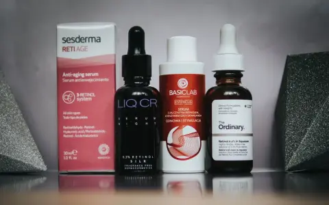Retinol z HA: Co najpierw? Bezpieczna rutyna krok po kroku